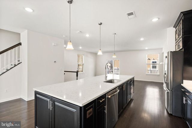 13650 AIR AND SPACE MUSEUM PKWY, Herndon, VA 20171