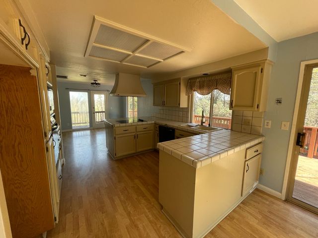 2760 Sunrise Dr, Meadow Vista, CA 95722