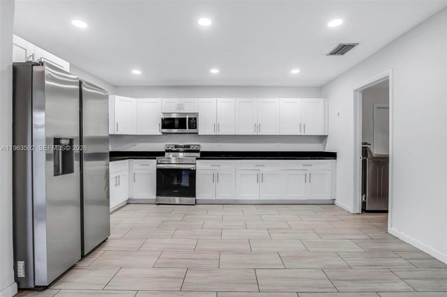 3430 N 65th Ave, Hollywood, FL 33024