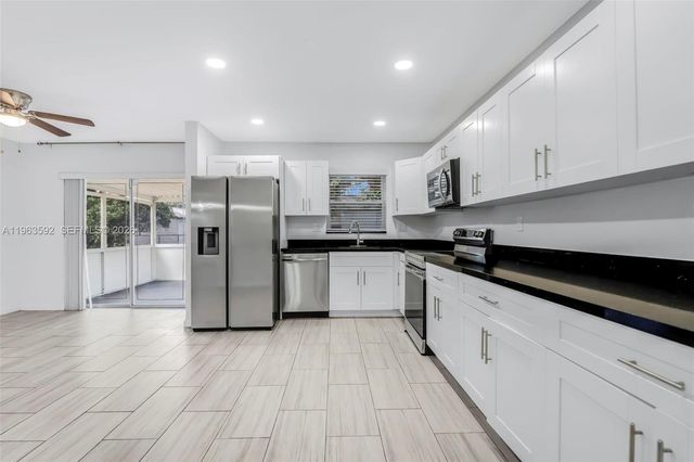 3430 N 65th Ave, Hollywood, FL 33024