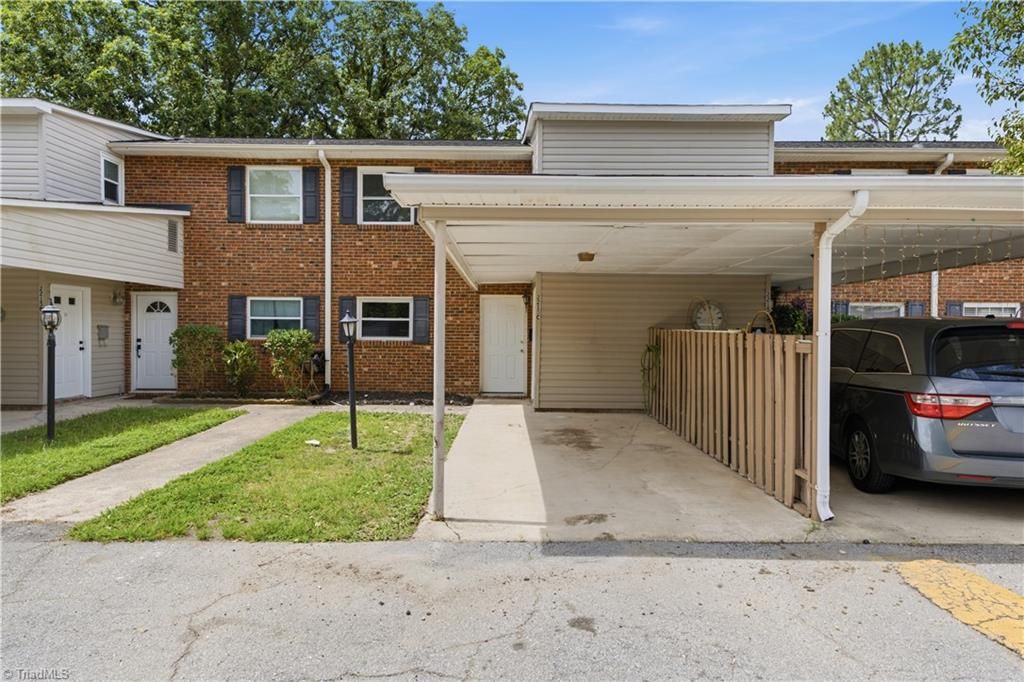 2215 Shadow Valley Road C, High Point, NC 27265
