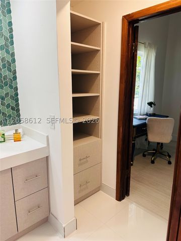 6401 SW 39th Ter, Miami, FL 33155