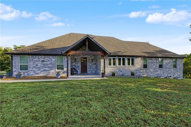 15040 Parrick Road, Gravette, AR 72736