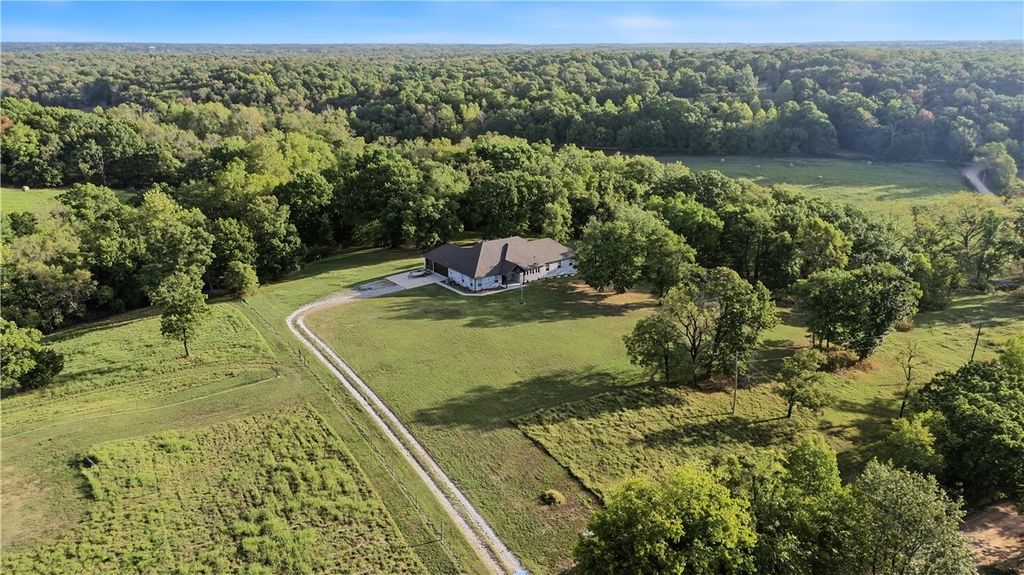 15040 Parrick Road, Gravette, AR 72736