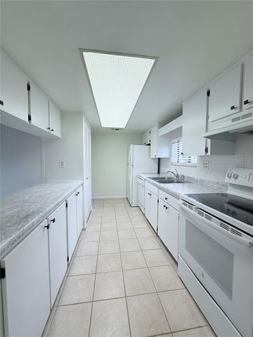 8608 LAKE ISLE DRIVE 169, Temple Terrace, FL 33637
