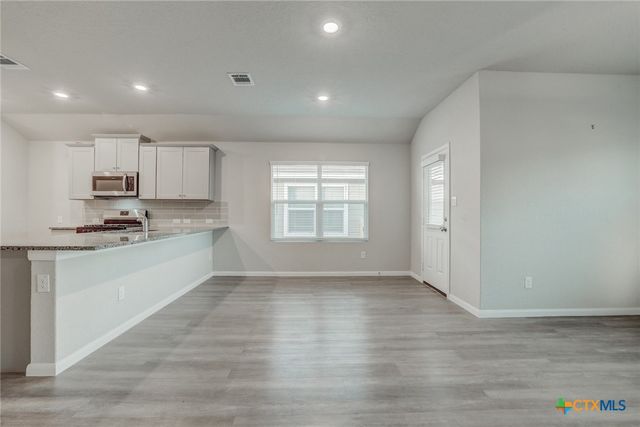 1945 Redstart, New Braunfels, TX 78130