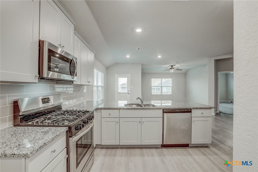 1945 Redstart, New Braunfels, TX 78130