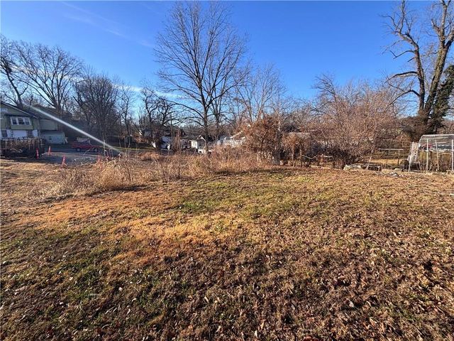 9414 E 17TH Street, Independence, MO 64052