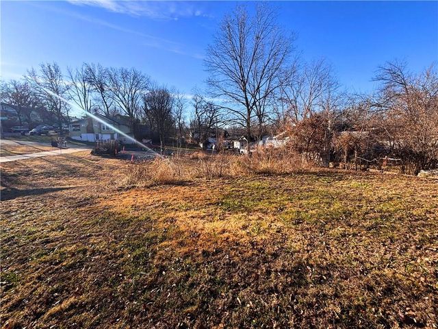 9414 E 17TH Street, Independence, MO 64052