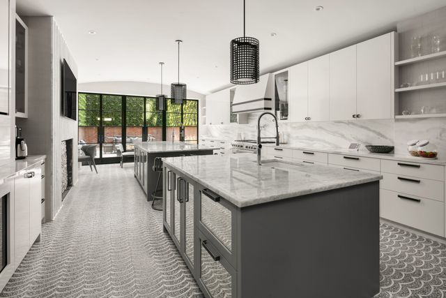 34 E 62nd Street, New York City, NY 10065