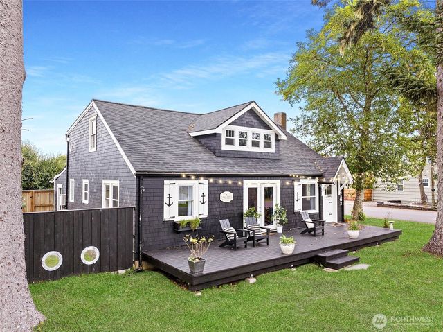 4202 L Place, Seaview, WA 98641