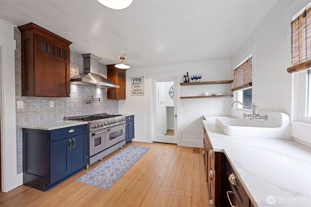 4202 L Place, Seaview, WA 98641