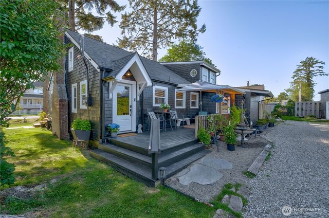 4202 L Place, Seaview, WA 98641