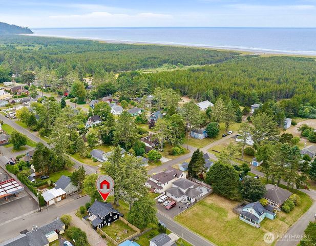 4202 L Place, Seaview, WA 98641