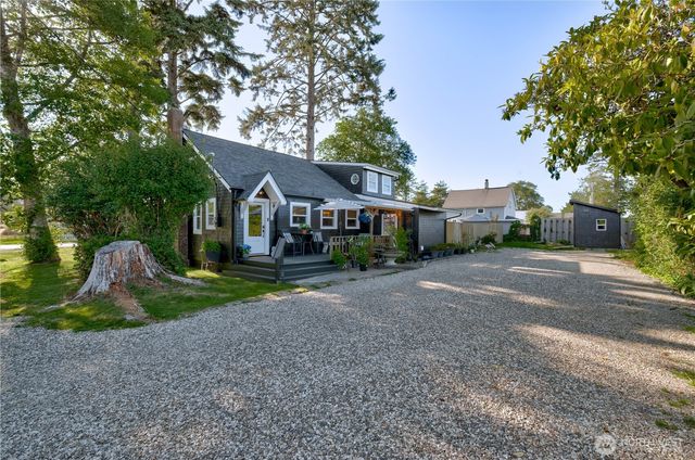 4202 L Place, Seaview, WA 98641