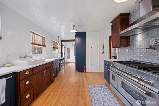 4202 L Place, Seaview, WA 98641