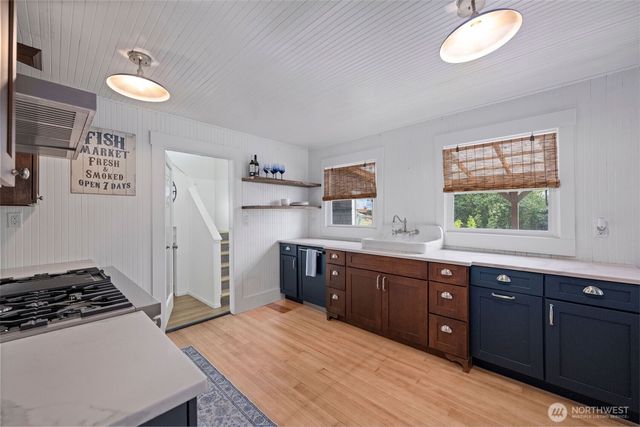 4202 L Place, Seaview, WA 98641