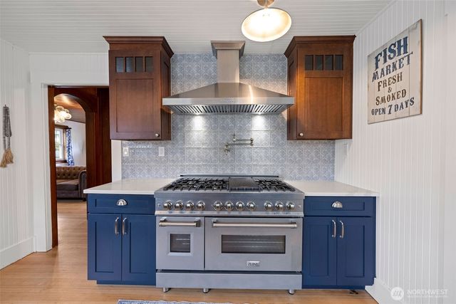 4202 L Place, Seaview, WA 98641