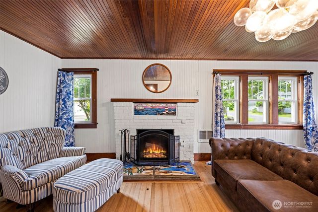 4202 L Place, Seaview, WA 98641