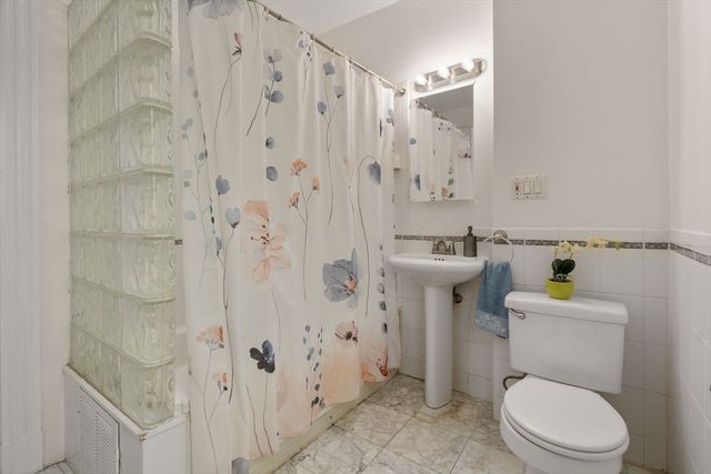 55 Reservoir Rd 2, Brookline, MA 02467