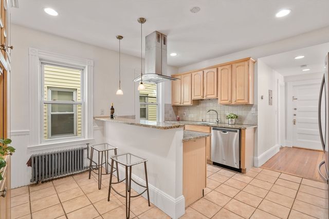 55 Reservoir Rd 2, Brookline, MA 02467