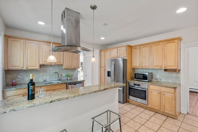 55 Reservoir Rd 2, Brookline, MA 02467