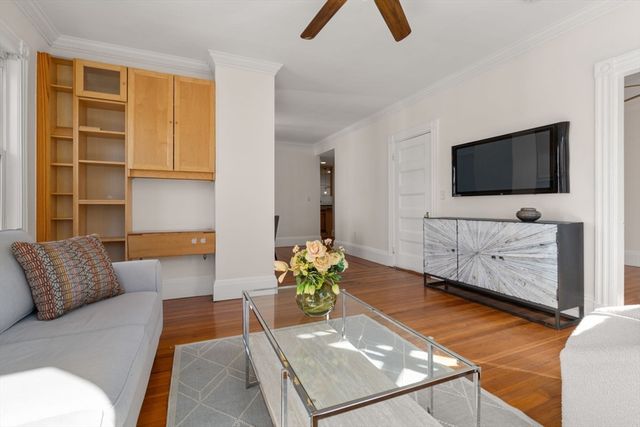 55 Reservoir Rd 2, Brookline, MA 02467