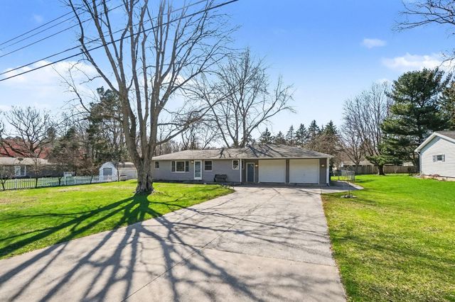 2435 Lilac Avenue, Holland Twp, MI 49424