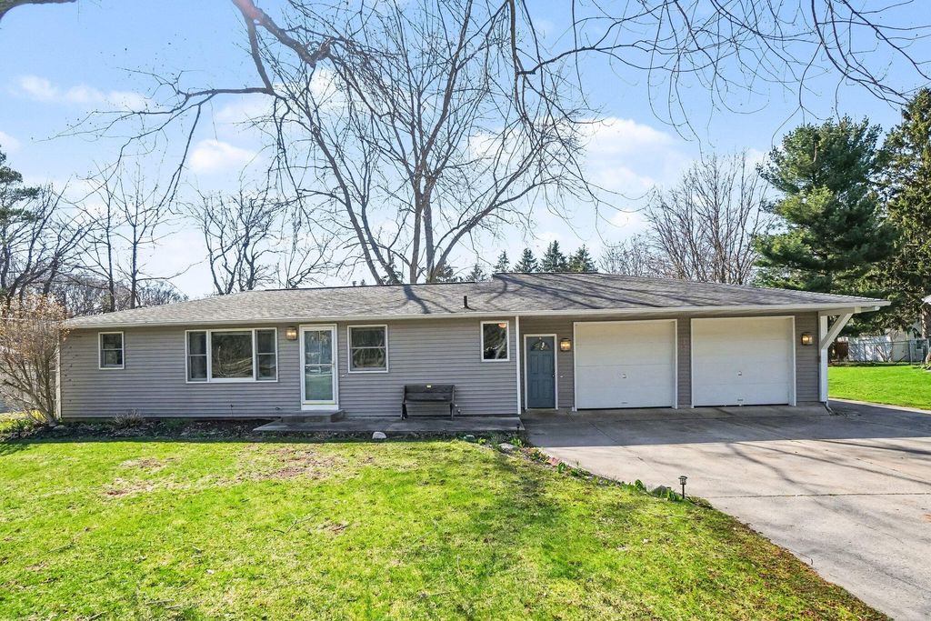 2435 Lilac Avenue, Holland Twp, MI 49424