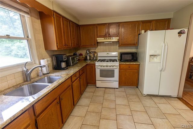 211 Knapp Road, Geddes, NY 13219