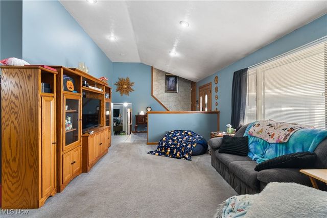 5658 N Circle View Drive, Seven Hills, OH 44131