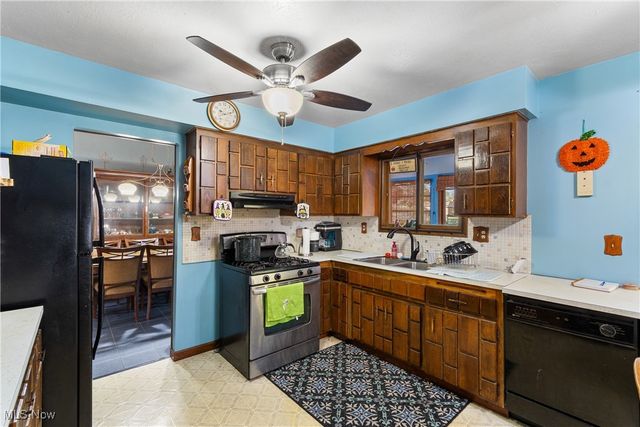 5658 N Circle View Drive, Seven Hills, OH 44131