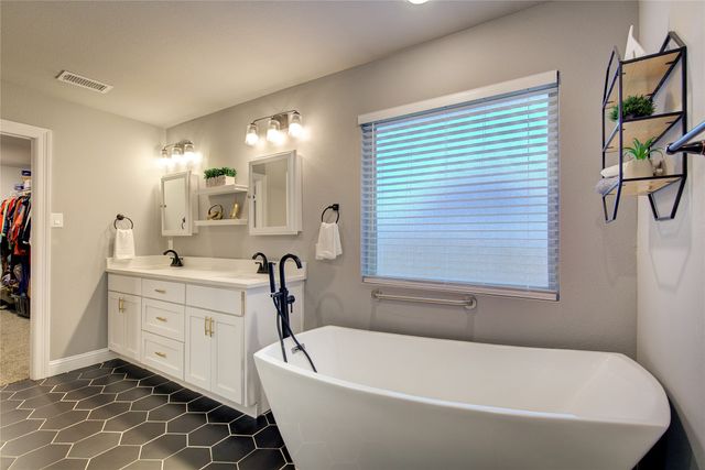 10605 Lago Vista, Quinlan, TX 75474