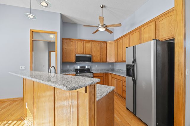 7606 Oakwood Drive, Urbandale, IA 50322