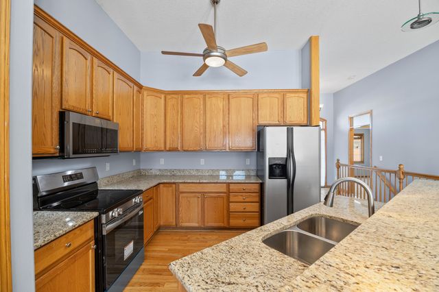 7606 Oakwood Drive, Urbandale, IA 50322