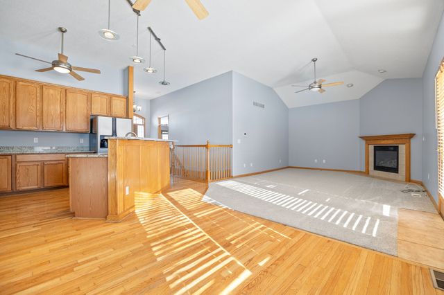 7606 Oakwood Drive, Urbandale, IA 50322