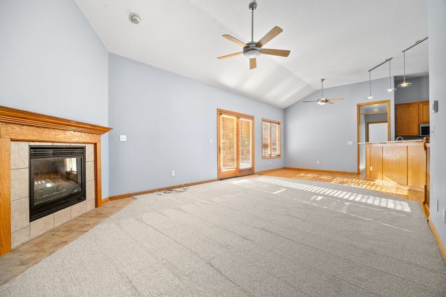 7606 Oakwood Drive, Urbandale, IA 50322