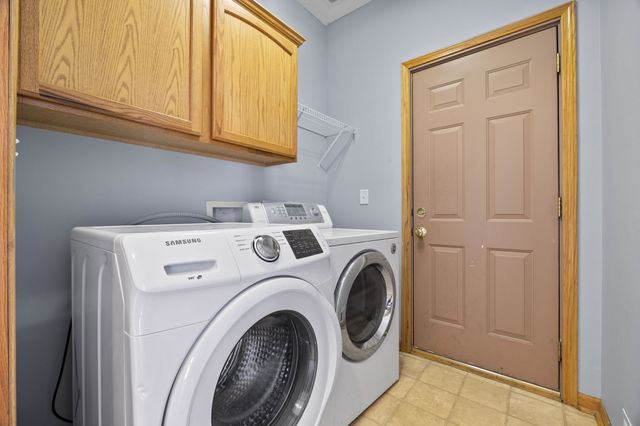 7606 Oakwood Drive, Urbandale, IA 50322