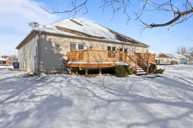 7606 Oakwood Drive, Urbandale, IA 50322