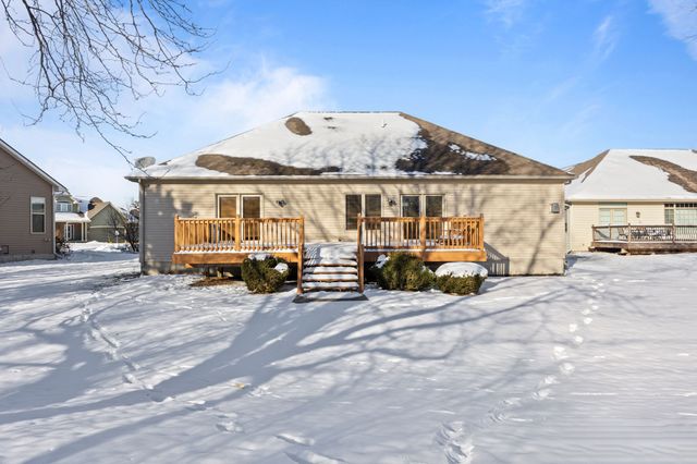 7606 Oakwood Drive, Urbandale, IA 50322