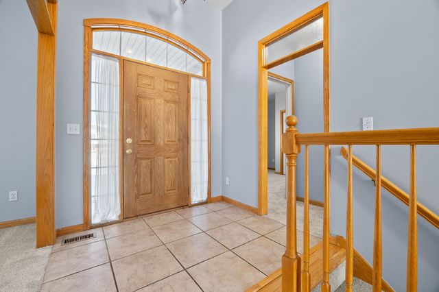 7606 Oakwood Drive, Urbandale, IA 50322