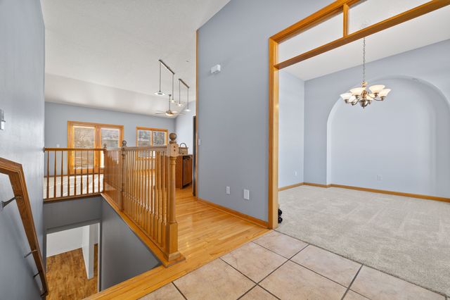 7606 Oakwood Drive, Urbandale, IA 50322