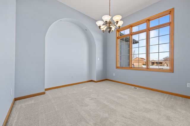 7606 Oakwood Drive, Urbandale, IA 50322