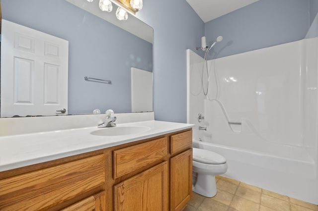 7606 Oakwood Drive, Urbandale, IA 50322