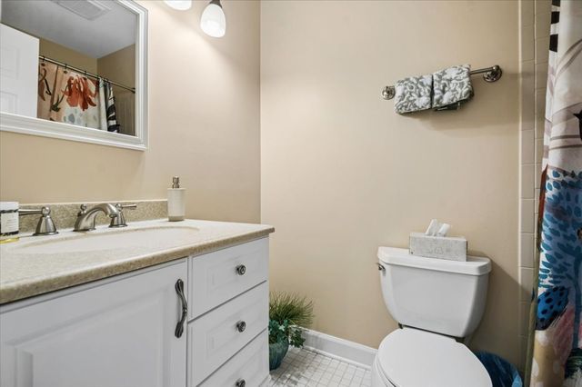 166 Hemingway Court 252, Vernon Hills, IL 60061