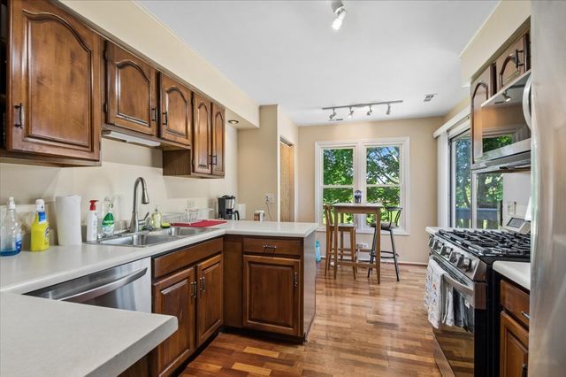 166 Hemingway Court 252, Vernon Hills, IL 60061