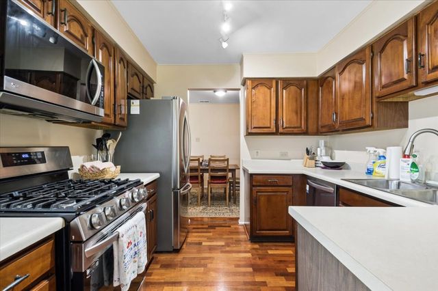 166 Hemingway Court 252, Vernon Hills, IL 60061