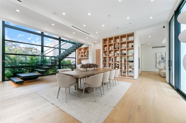 5845 SW 130th Ter, Pinecrest, FL 33156