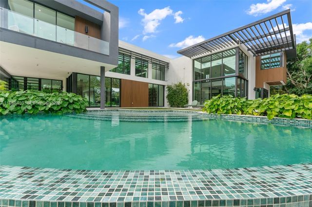 5845 SW 130th Ter, Pinecrest, FL 33156