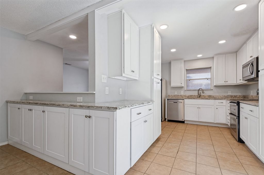2218 Royal Oaks Drive, Irving, TX 75060 — photo 4